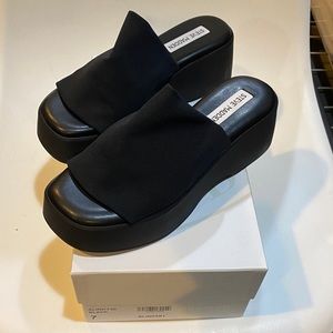 BEAND NEW IN BOX Steve Madden SLINKY30 BLACK